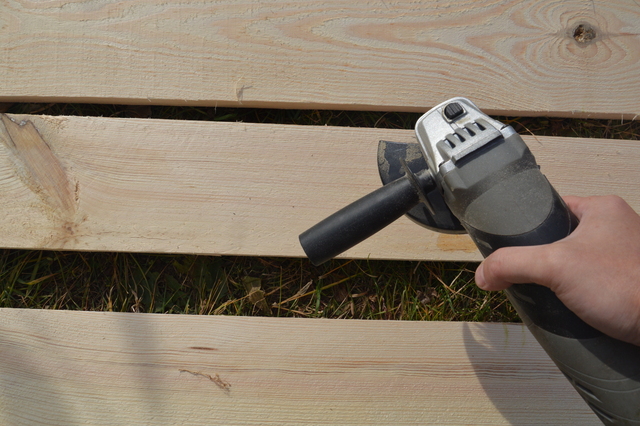 D�evo, beton nebo plech? Vyberte si ide�ln� materi�l pro v� nov� z�hon
