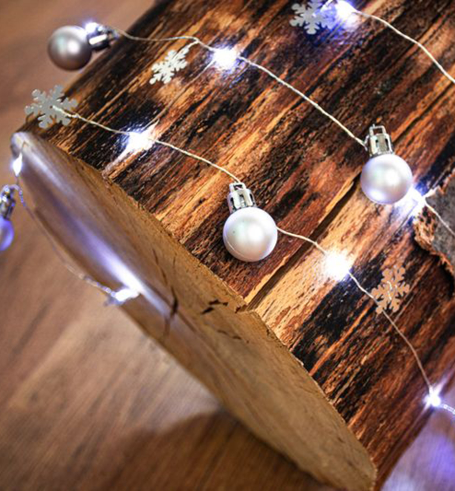 Řetěz MAGICHOME 20 LED studená bílá, s koulemi a vločkami, stříbrná, 2xAA Řetěz MAGICHOME 20 LED studená bílá, s koulemi a vločkami, stříbrná, 2xAA