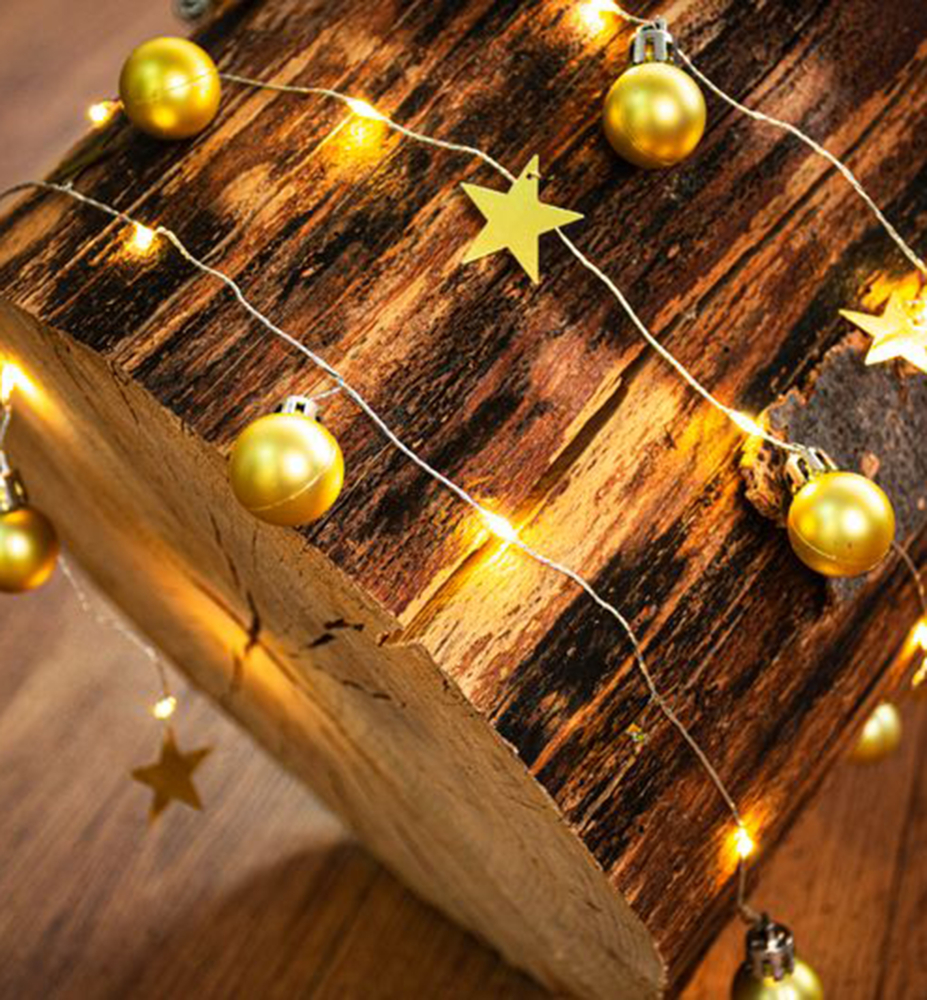 Řetěz MAGICHOME 20 LED teplá bílá, s koulemi a vločkami, zlatá, 2xAA Řetěz MAGICHOME 20 LED teplá bílá, s koulemi a vločkami, zlatá, 2xAA